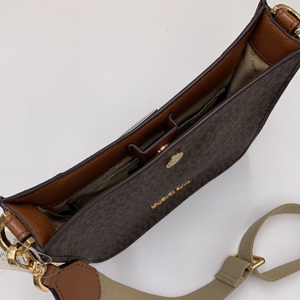 MICHAEL KORS Briley Small Logo Messenger Bag BROWN SIGNATURE COLOR - Picture 12 of 16